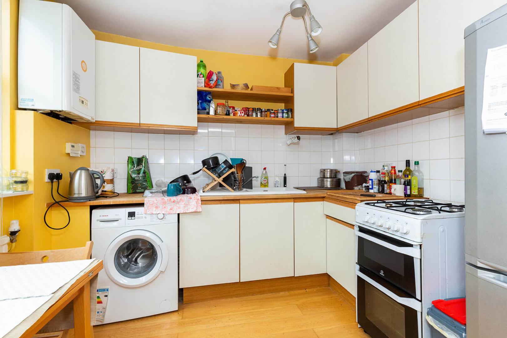 Close to an abundance of amenities on Holloway Road and Archway Station Tollington Way, Holloway